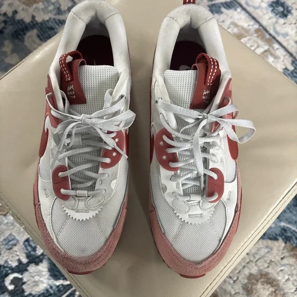 Nike Women's Air Max 90 Futura - Picture 2 of 5